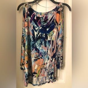 Cable and Gauge Woman's 3/4 Sleeve cold shoulder top